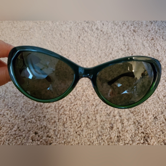 TORY BURCH Sunglasses, case & goldtone round hoop earrings set - Picture 6 of 14